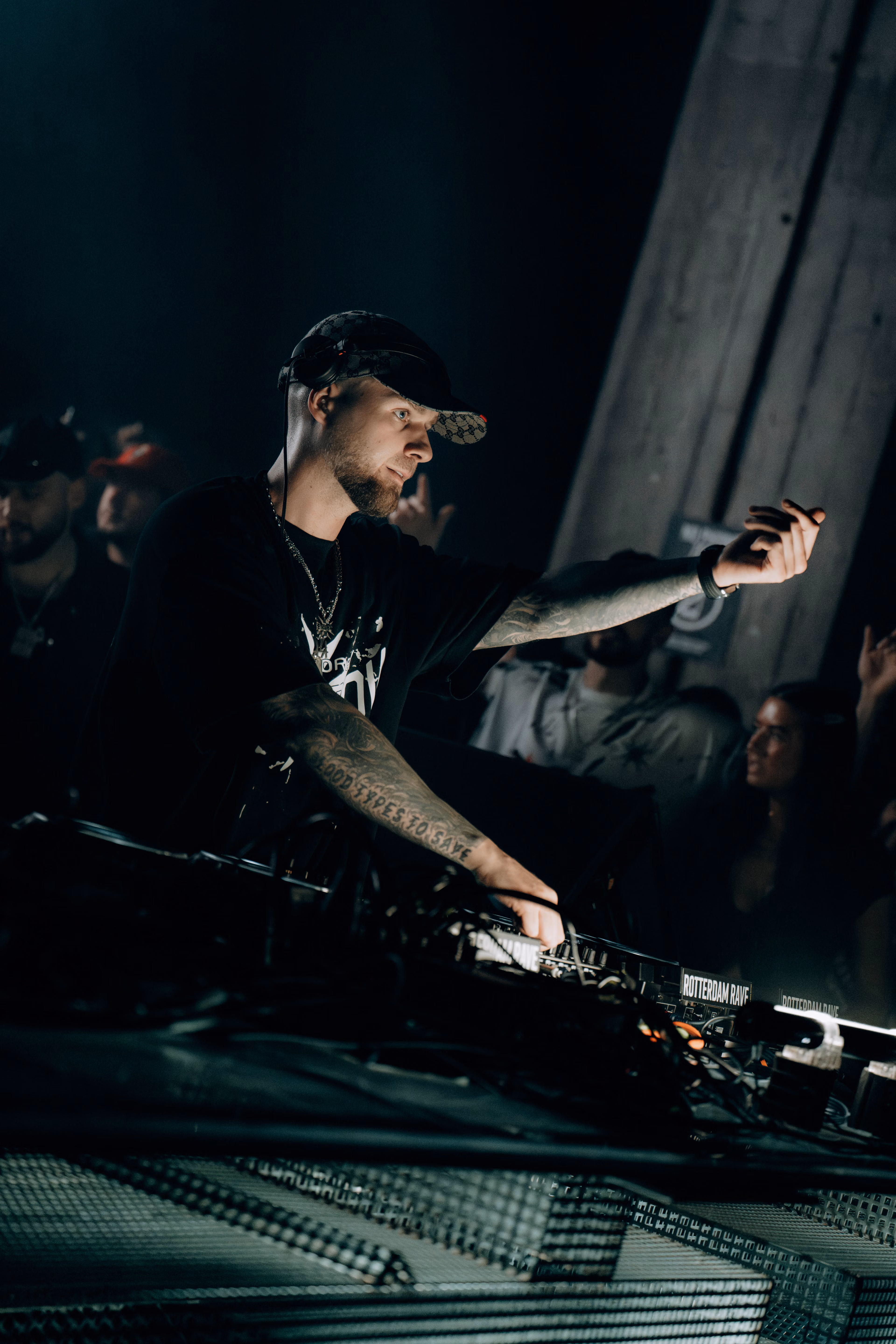 44 x Rotterdam Rave